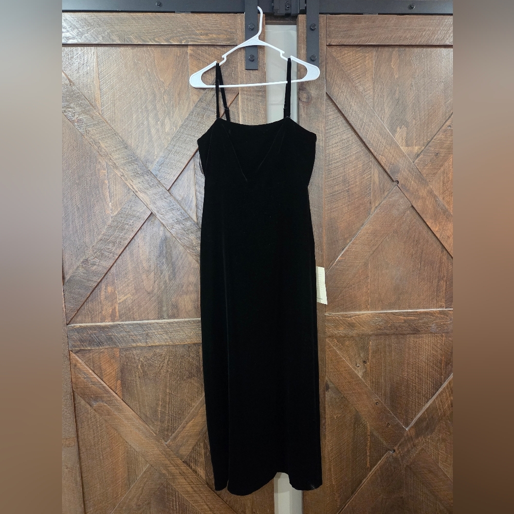 Sutton Studio Black Strapless Velvet Slip Dress